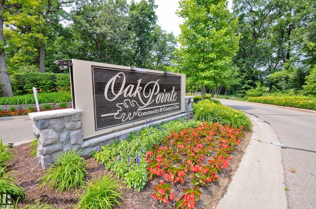 Oak Pointe Brighton Entrance