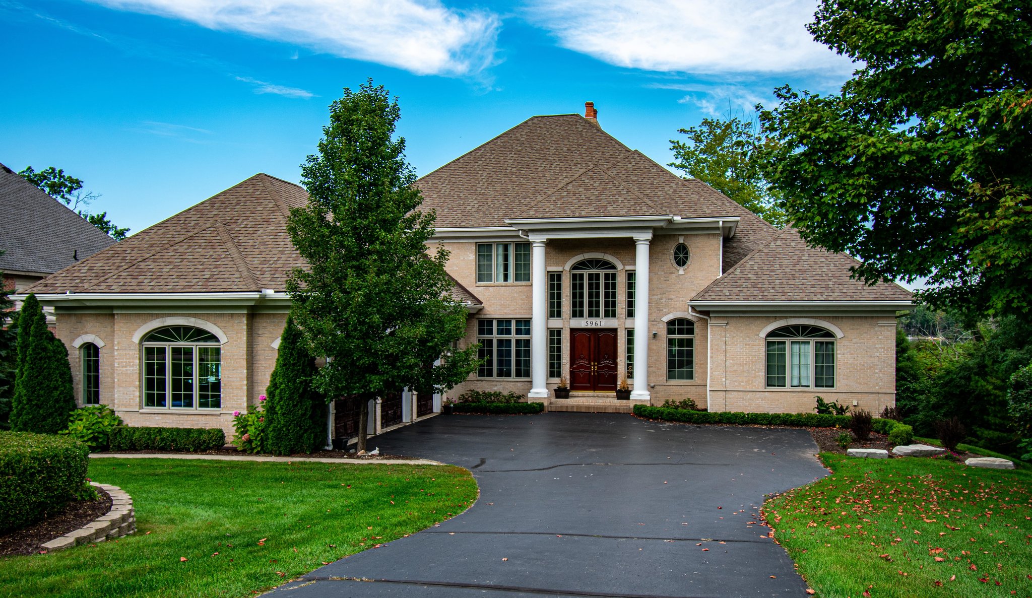 Luxury family homes available in the Pine Creek neighborhood of Brighton MI