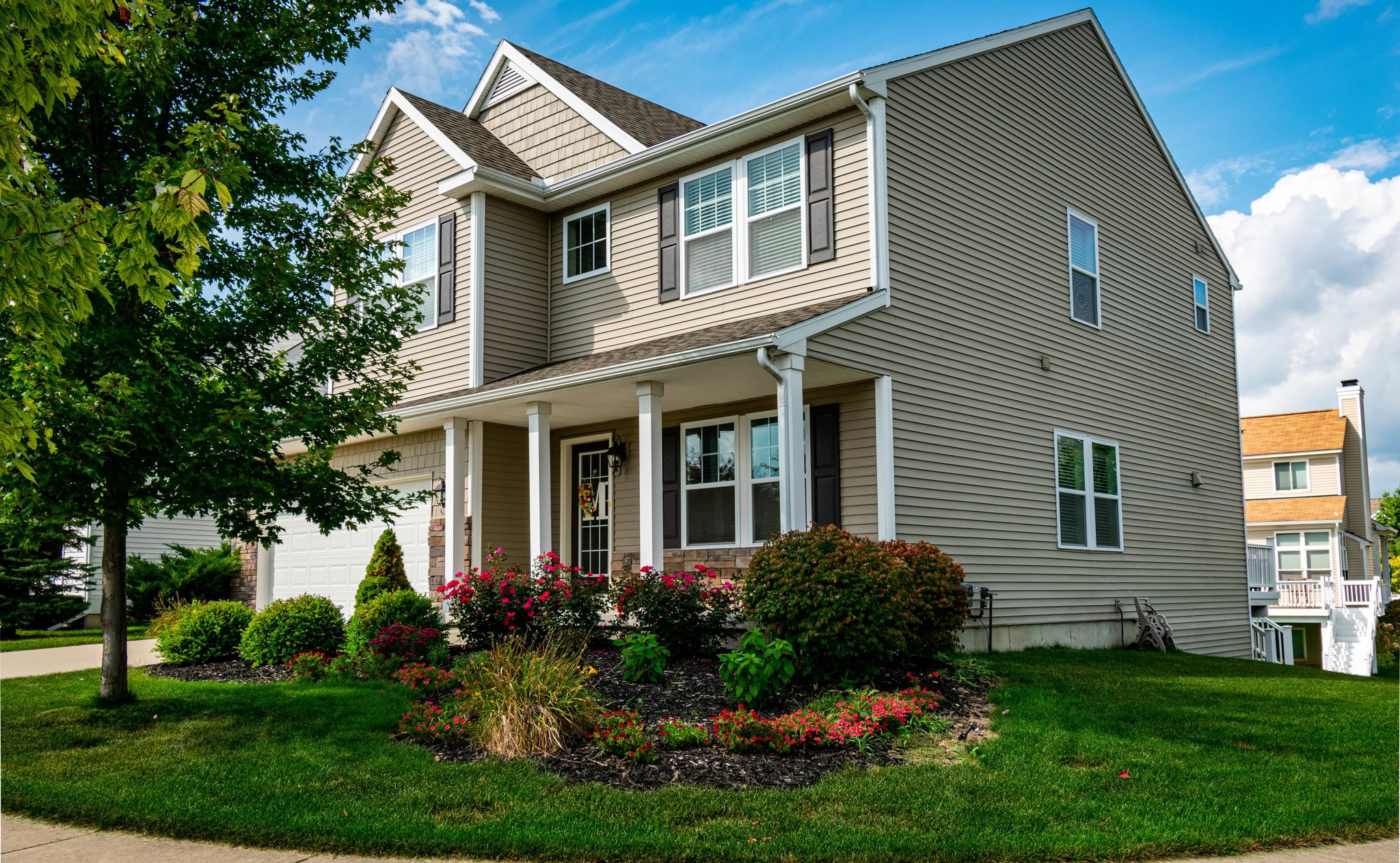 Howell MI Homes With Beautiful Front Yards